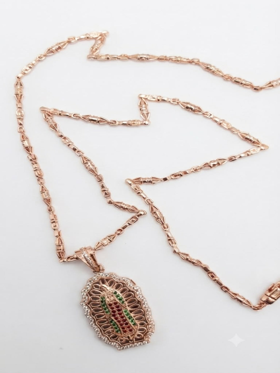 Cadena rústica rodio rosa alta calidad + dije virgen de Guadalupe en rodio alta calidad
